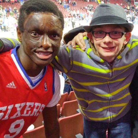 FFP Luke Maeding and brothers 76ers game (2)